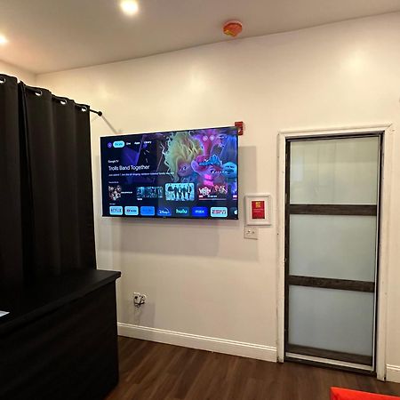Private Luxe Room A Hidden Gem With Private Bath & Kitchen Philadelphia Exterior foto