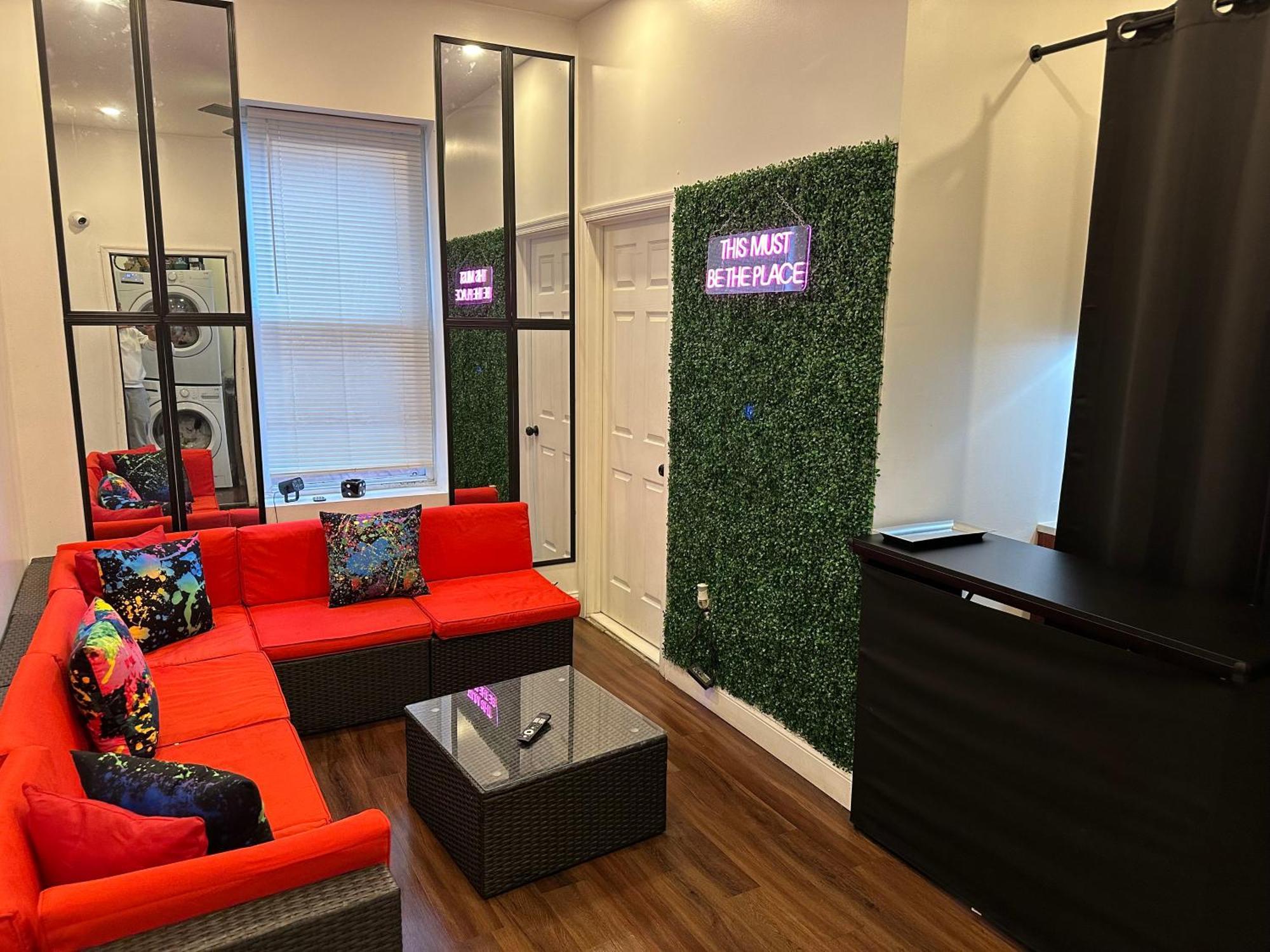 Private Luxe Room A Hidden Gem With Private Bath & Kitchen Philadelphia Exterior foto